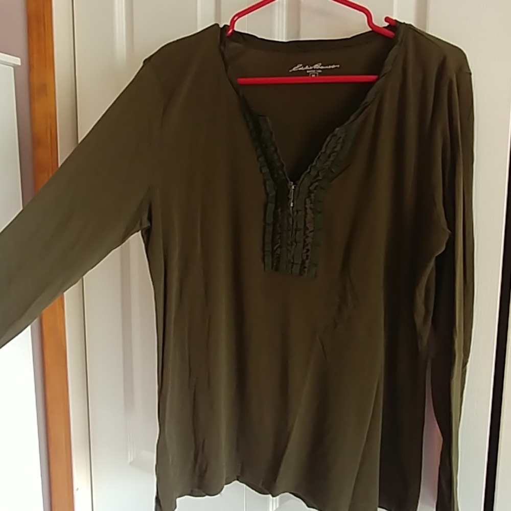 Green Eddie Bauer ruffled henley top, size XL